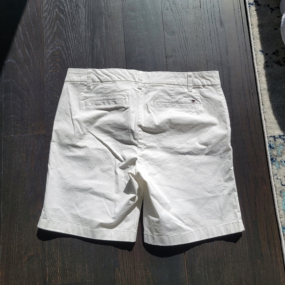 Tommy Hilfiger Women's White Mid-length 9" Inseam Chino Shorts Size 14 - Picture 9 of 11